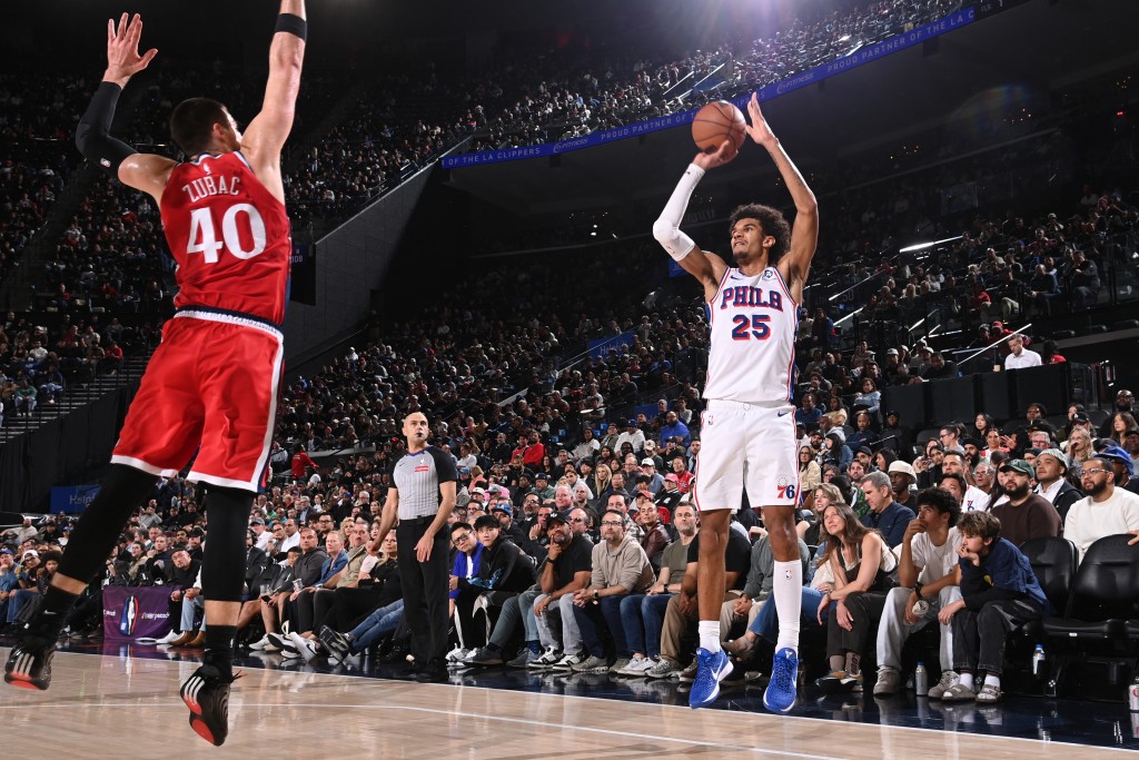 76人主場以128:113擊敗快艇。法新社 76人主場以128:113擊敗快艇。法新社