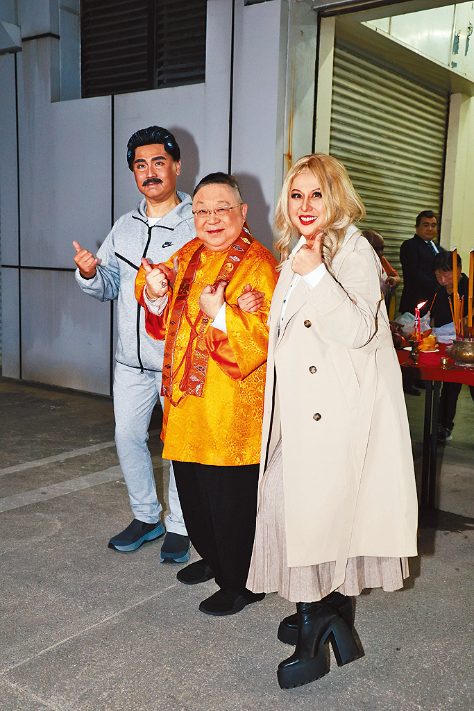 李居明（中）、江欣燕（右）、龍貫天為新粵劇拜神。