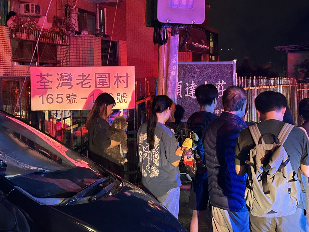 半百居民自行疏散到安全位置。曾志恒攝