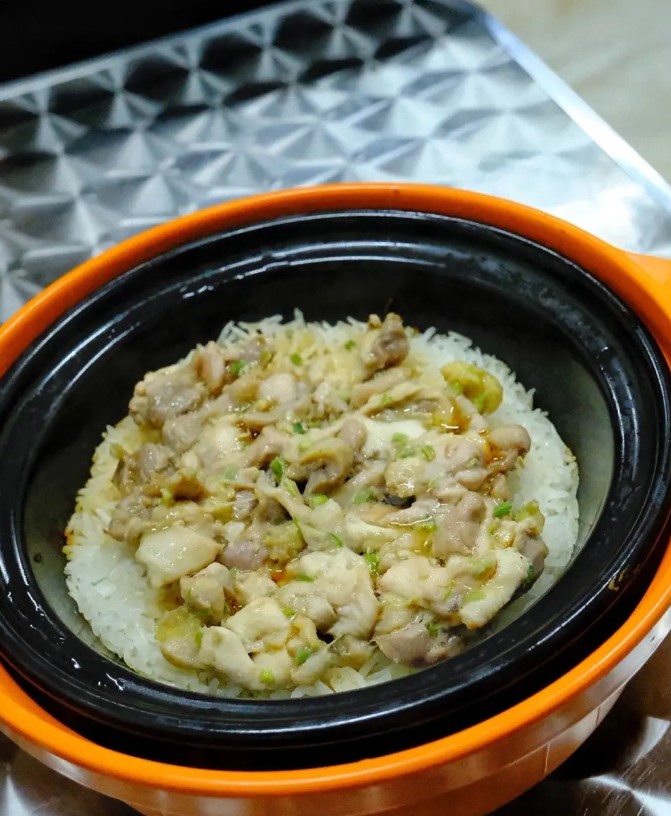 秘製無骨土雞飯 $70 秘製無骨土雞飯 $70