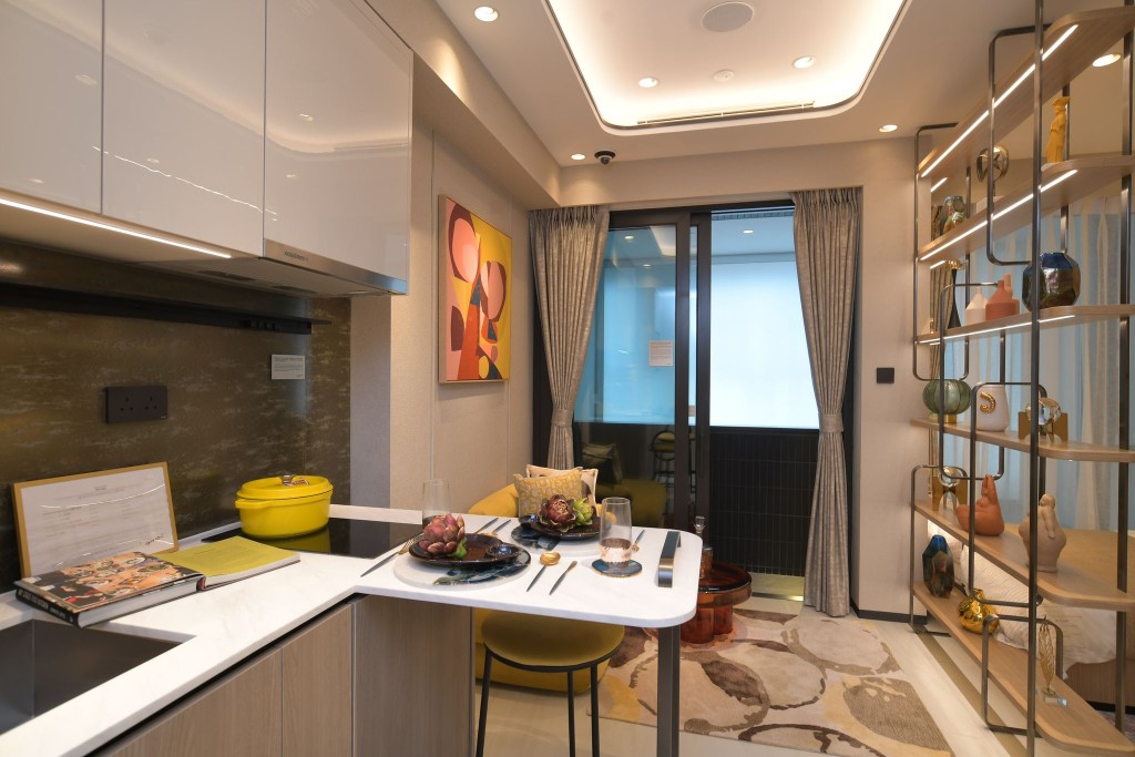 8 樓C室經改動示範單位，面積260方呎，屬一房（開放式廚房）設計。