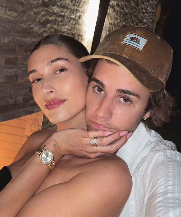 Justin Bieber與Hailey Baldwin在2018年結婚,多年來一直恩愛,2人更於去年8月升呢做父母。 Justin Bieber與Hailey Baldwin在2018年結婚,多年來一直恩愛,2人更於去年8月升呢做父母。