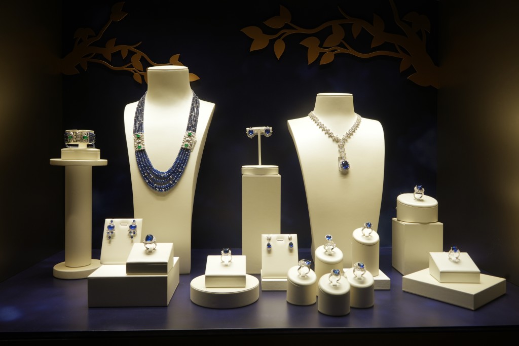 英皇钟表珠宝下月将在香港举行「Enchanted Primrose」高级珠宝展览，展出多款由杨诺思设计的名贵珠宝。吴艳玲摄