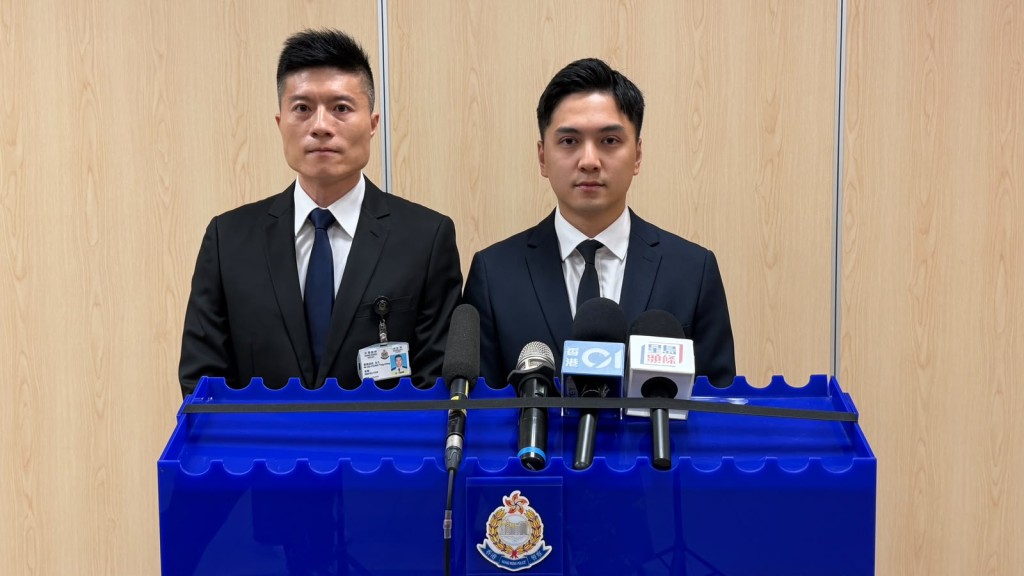 黄大仙警区情报组督察欧阳盈政(图左)及刑事调查队督察蓝毅扬讲述案情。刘汉权摄
