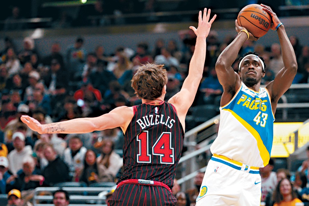 施亞甘(右)為溜馬投進絕殺球。