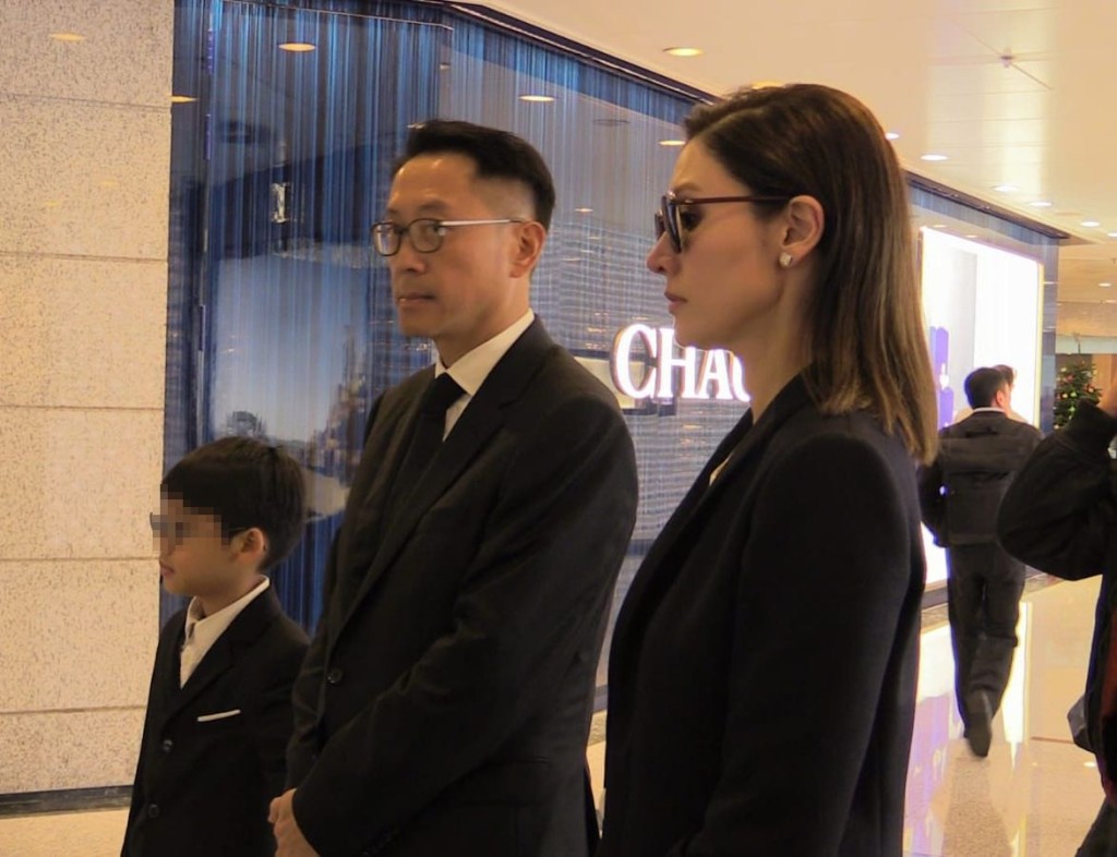 許晉亨(中)、李嘉欣(右)、Jayden(左)。