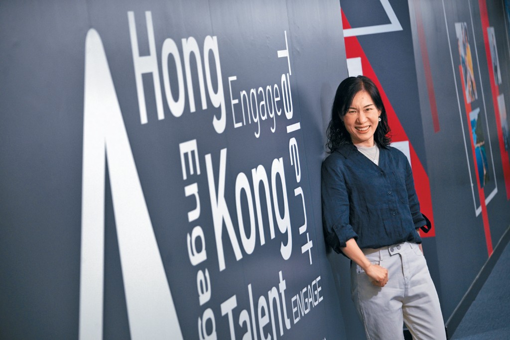 陳學琴來港生活前,在上海從事銷售和市場行銷工作,並與丈夫共同擁有一間廣告公司。