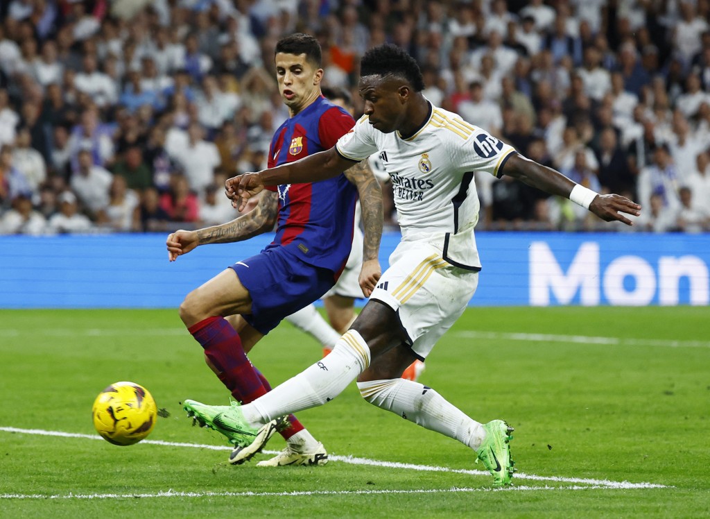 雲尼斯奧斯祖利亞(白衫)為皇家馬德里貢獻1球1助攻。REUTERS