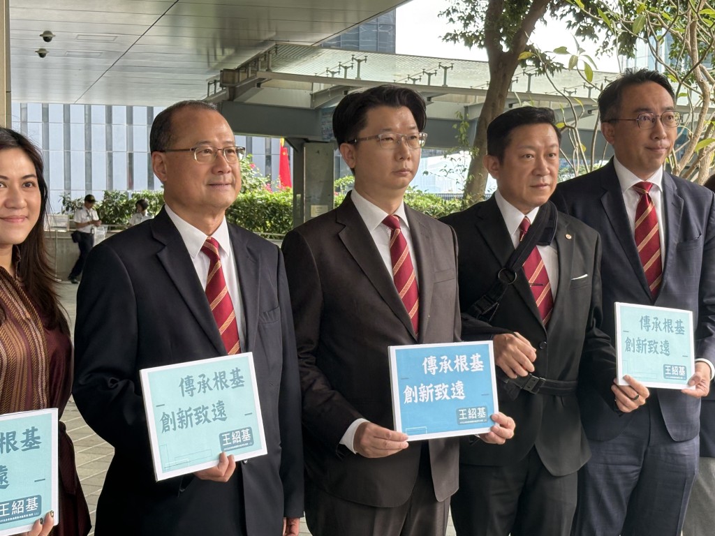 中總常務會董王紹基(右三)出戰商界(二)。 中總常務會董王紹基(右三)出戰商界(二)。