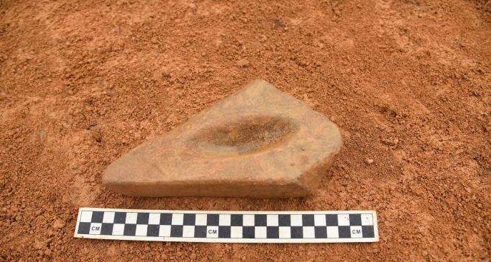 竹园岭遗址考古发掘共发现商时期形状大小不同的各类灰坑近1500个，