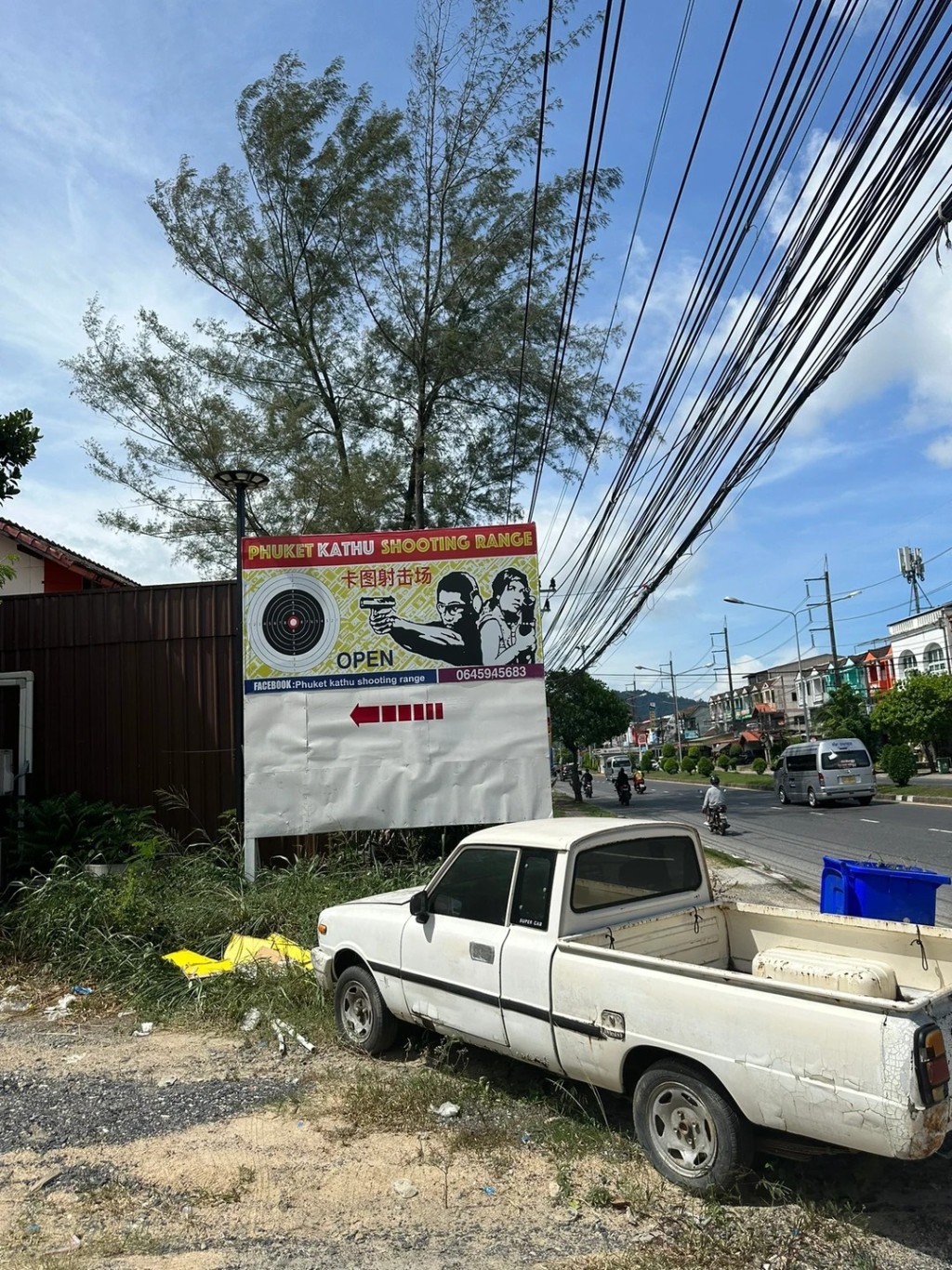 射击场员工违规玩枪导致走火，重创一名中国女游客。小红书