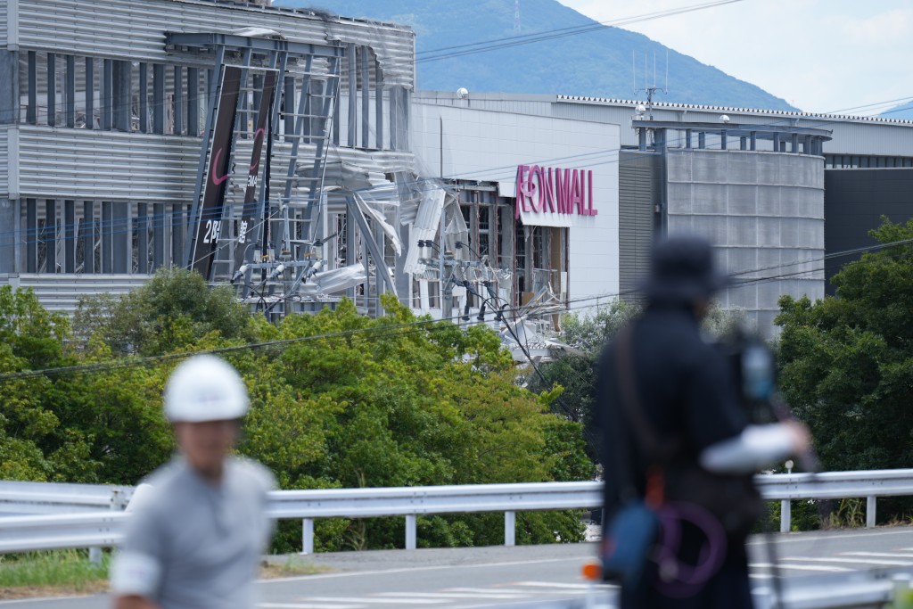 熊本县7.1级地震，AEON MALL爆炸后发生倒塌。美联社