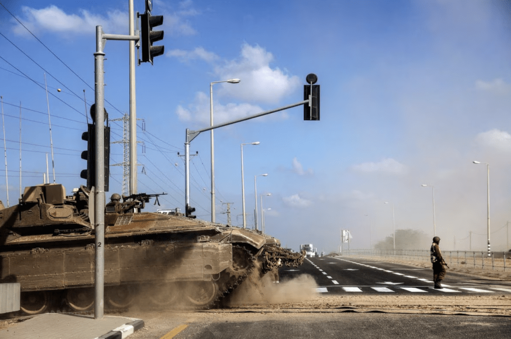 以軍坦克在加沙邊境推進。路透社