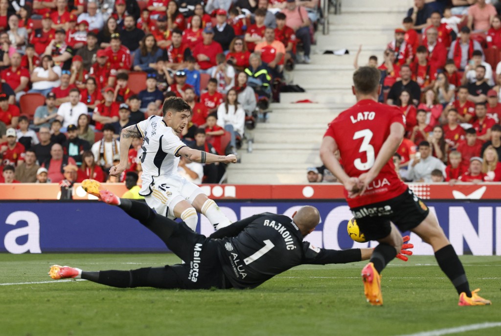 皇家马德里(白衫)1:0胜马略卡。REUTERS