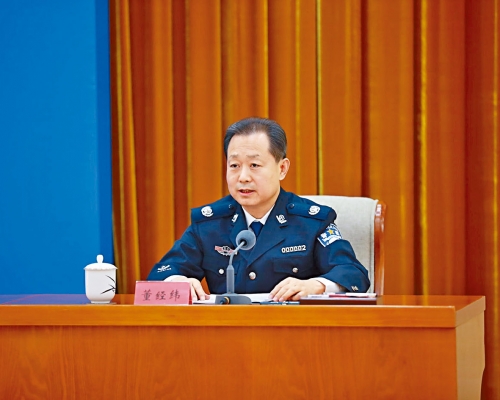 国家安全部副部长董经纬现身记者会。