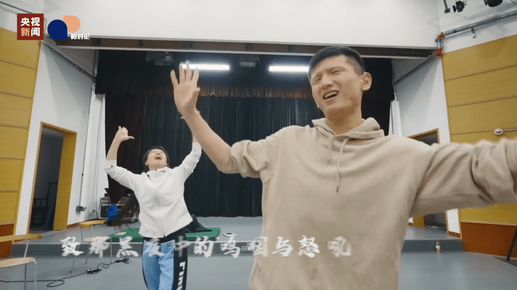 央視春晚首推無障礙轉播，陳奕迅《孤勇者》手語版將亮相。（央視新聞）
