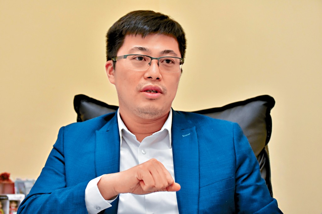顏汶羽表示,政府應善用相關數據,積極檢視不同行業人力供需情況。