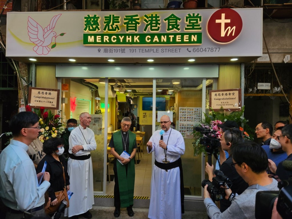 食堂由天主教香港教区主教周守仁枢机主持祝圣仪式。受访者提供