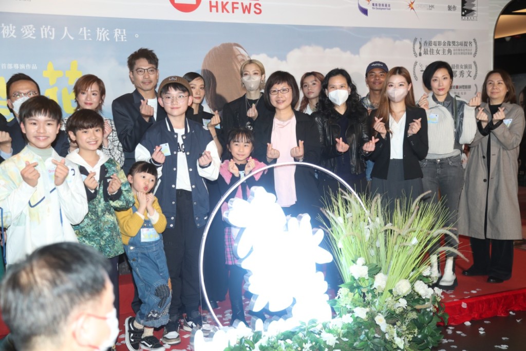 郑秀文（Sammi）、陆骏光、谈善言、导演贾胜枫、谷祖琳、梁雍婷及7位小演员等出席电影《流水落花》慈善首映礼。