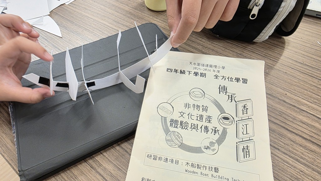 將STEAM教育中的Maker精神與傳統文化遺產相結合,讓學生在動手製作的實體測試中,學習結構力學與探究驗證。(圖片來源:學校提供) 將STEAM教育中的Maker精神與傳統文化遺產相結合,讓學生在動手製作的實體測試中,學習結構力學與探究驗證。(圖片來源:學校提供)