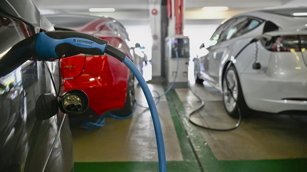 今年首季新登記私家車中，逾四成屬電動車。
