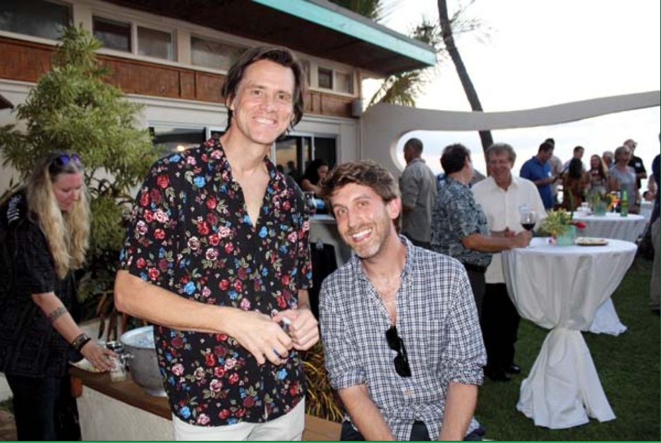 有指占爺現定居於夏威夷毛伊島,過着與世隔絕的生活,今次難得蒲頭卻惹出一堆是非。 有指占爺現定居於夏威夷毛伊島,過着與世隔絕的生活,今次難得蒲頭卻惹出一堆是非。