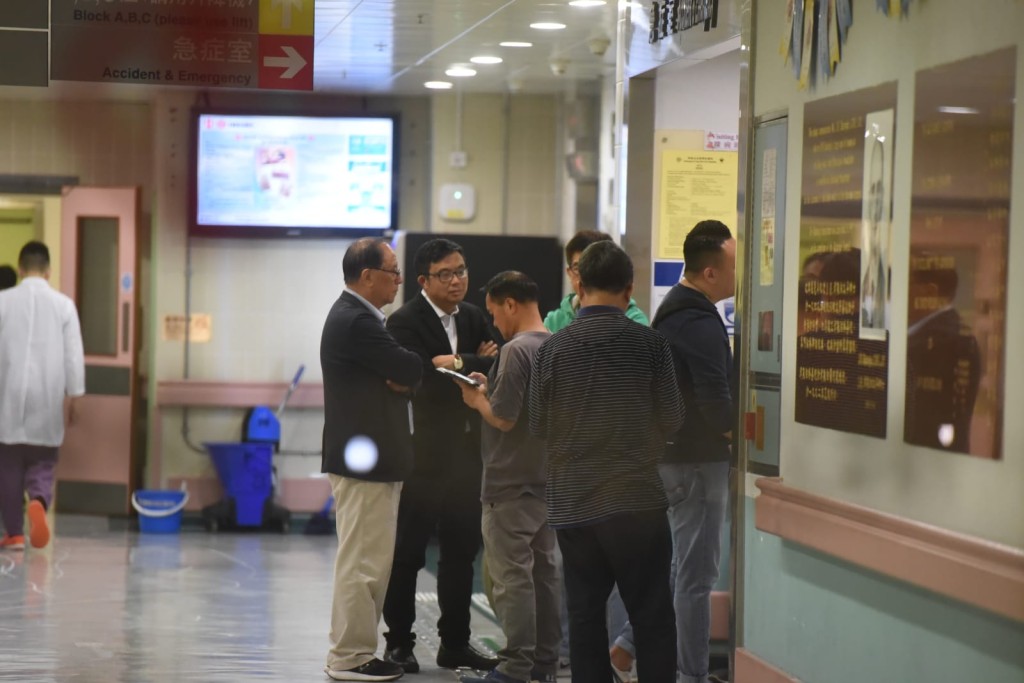 民主派議員到醫院了解