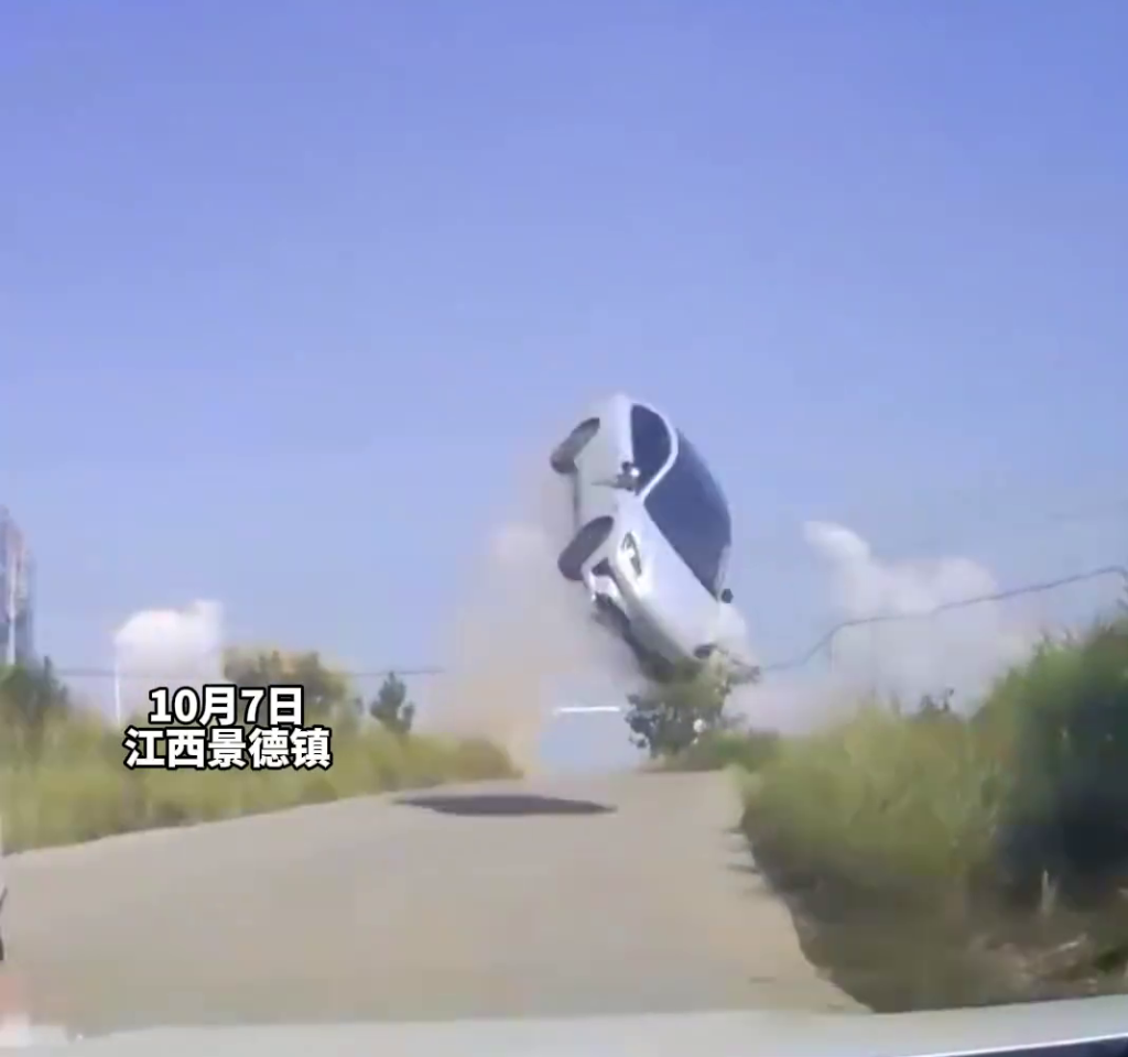 景德鎮汽車凌空飛起