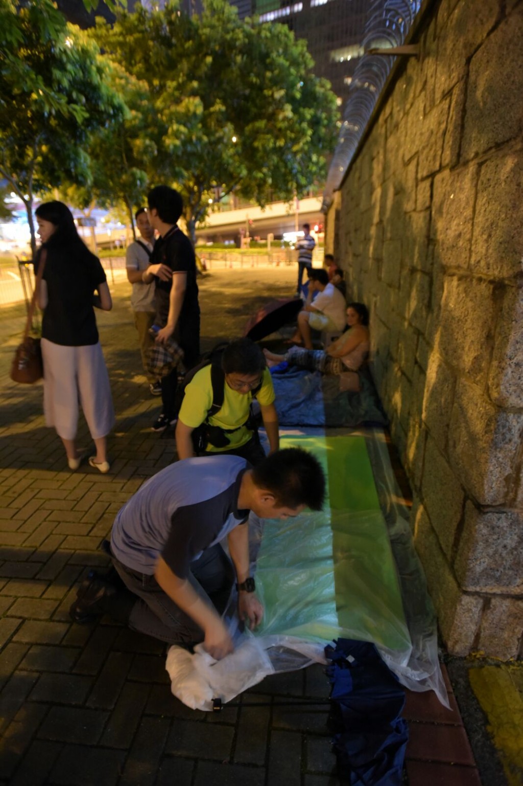有市民帶同軟墊到場。黃文威攝