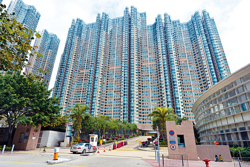 奧運站柏景灣中層2100萬沽。