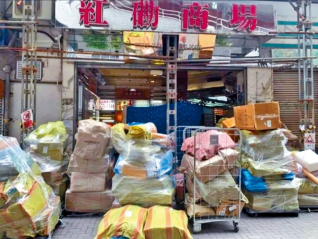 集運提貨點遍地開花,有業內人士指,貨量與網購平台的免運政策掛鈎。