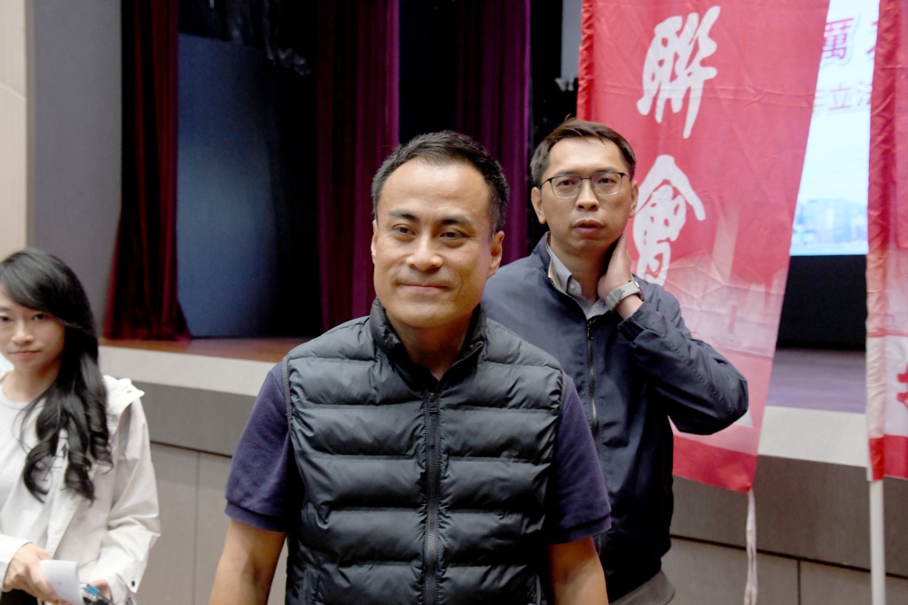 郭偉强面露笑容。 郭偉强面露笑容。