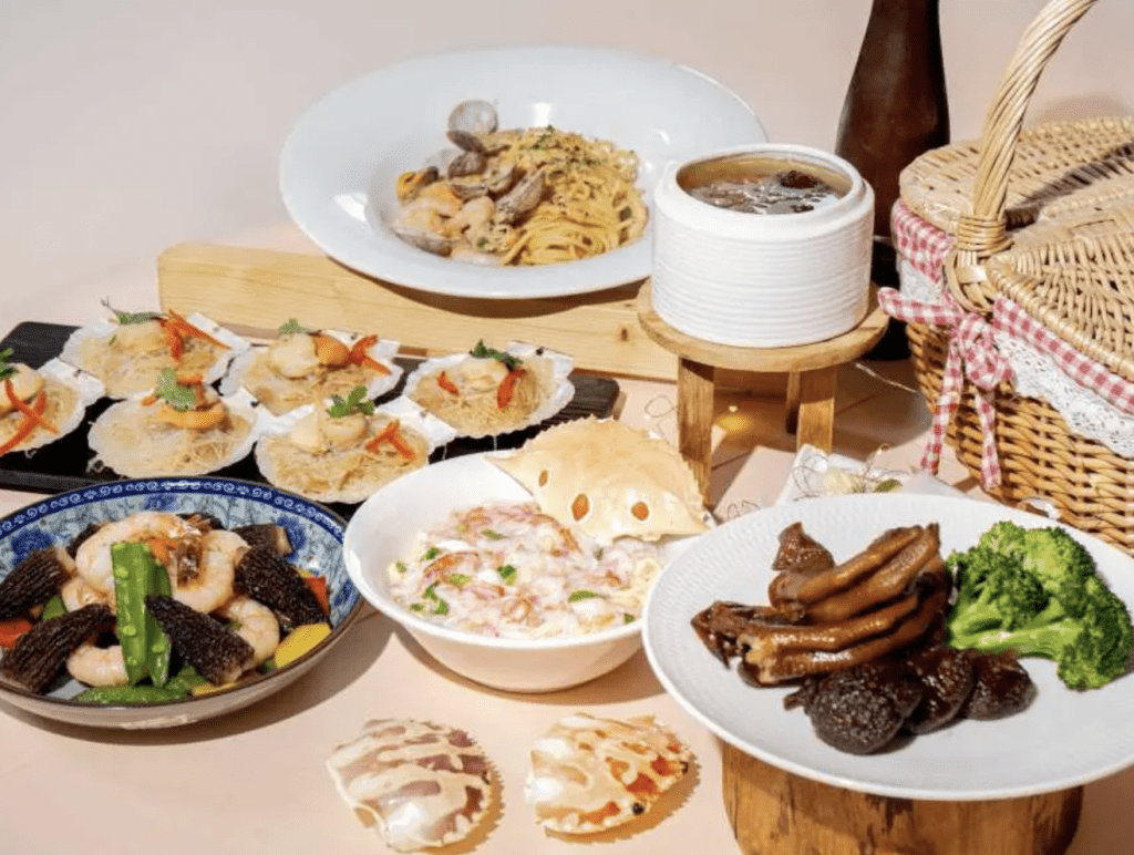 MoMo Café 推出海鲜晚餐自助餐「长者买一送一」优惠。
