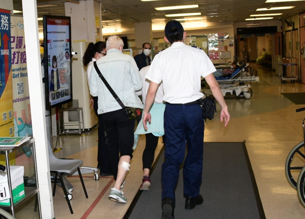 兩人被送院治理。楊偉亨攝