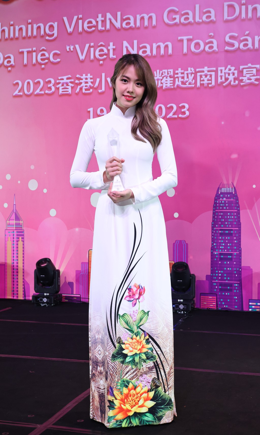 15號莊子璇榮膺「越南越愛香港小姐」。