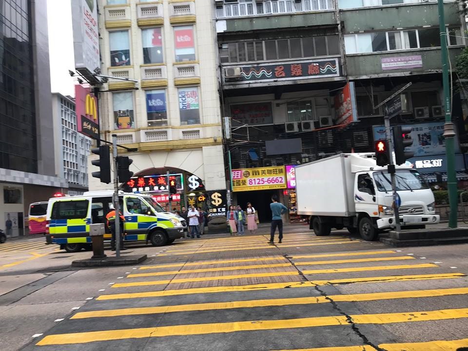 貨車失事橫臥馬路。突發事故報料區Stephen Law圖片