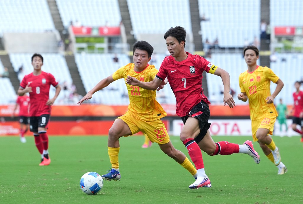 国足U23在亚运领先下1:2不敌南韩U23无缘金牌。新华社