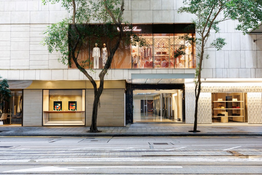 Loro Piana全新專門店位於中環置地廣場中庭103至104號舖。