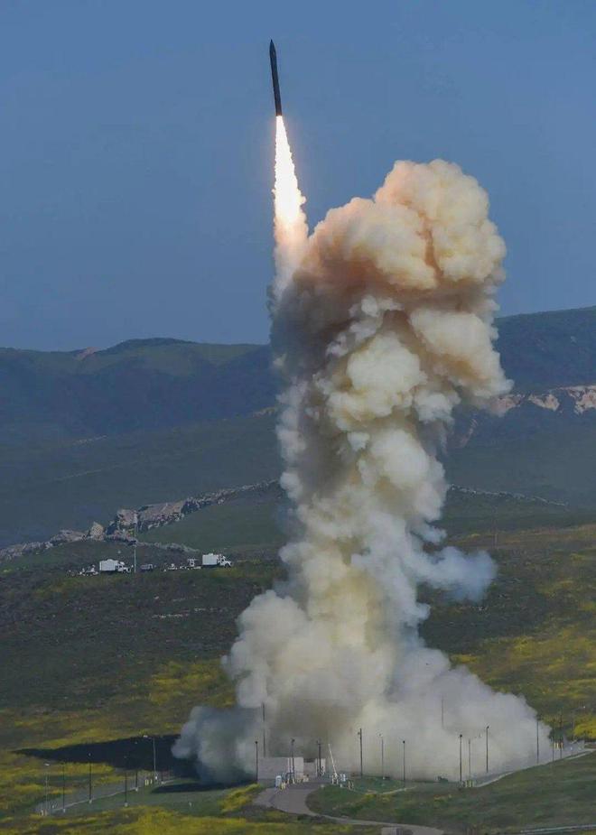 液体洲际弹道导弹大都采用地井发射。