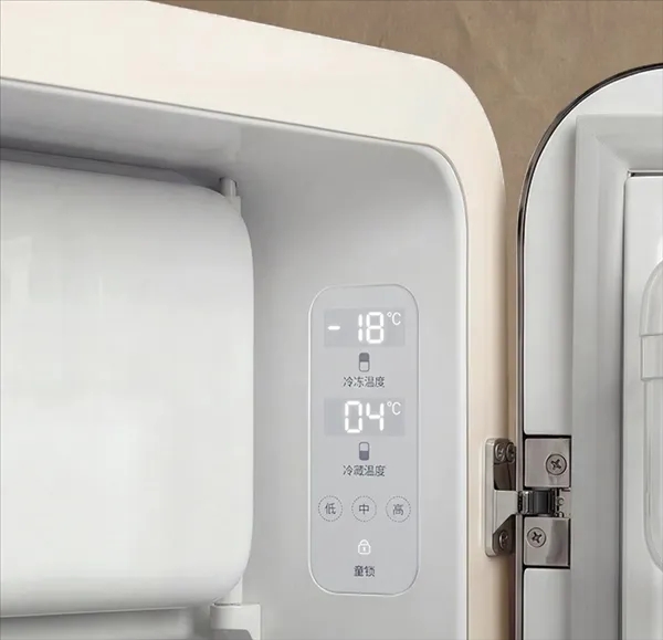 LABUBU雪柜内部设计。