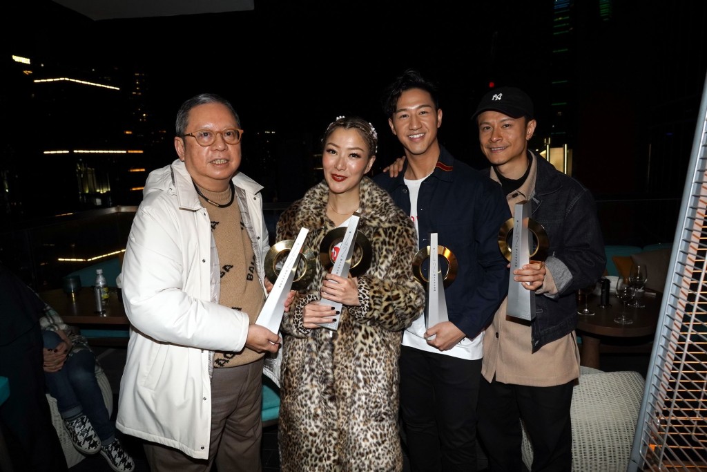馮允謙出席公司飯局，獲老闆林建岳及偶像鄭秀文打氣。