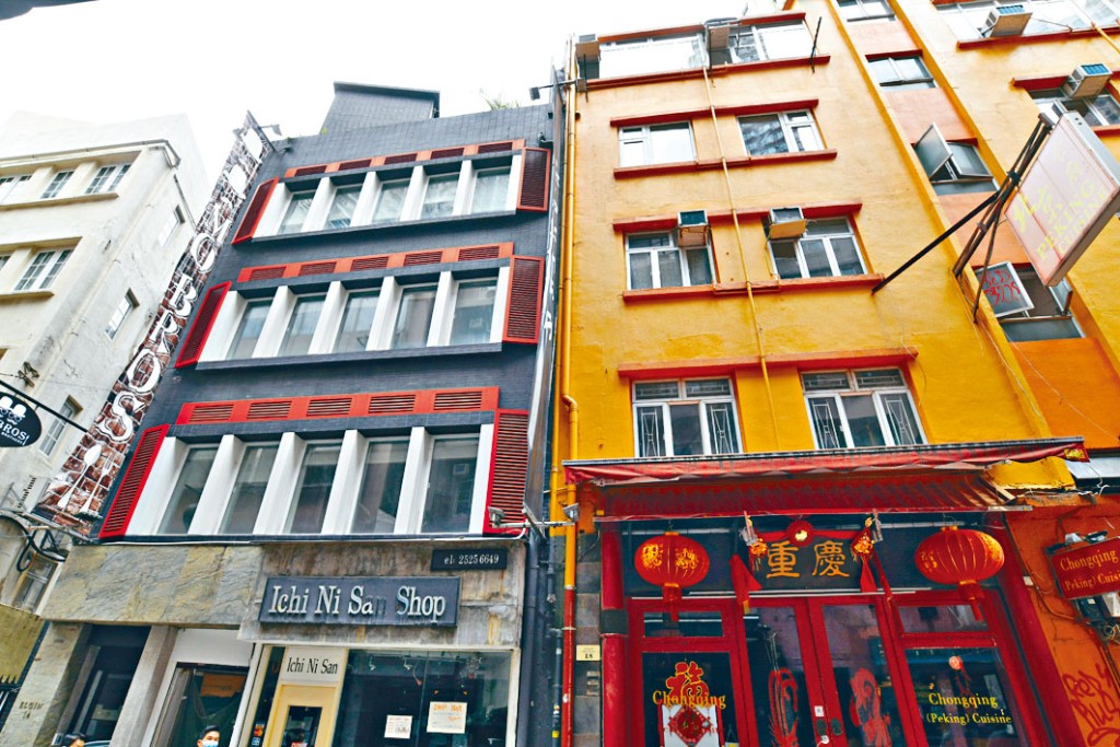 陳庭川表示，他睇樓一次，不還價，隨即購入伊利近街16號全幢及18號地庫。