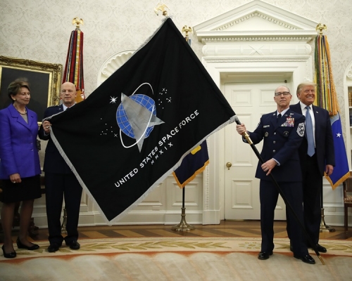 太空軍全新官方旗幟。AP 