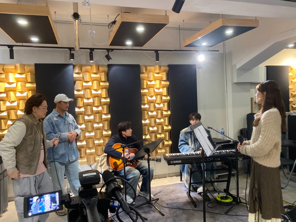 胡子貝、陸卓謙、甄敏芳相約夾band，導師蘇永康、吳浩康探班。