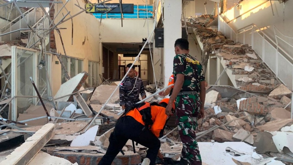 印尼7.7級地震觸發海嘯警報。路透社