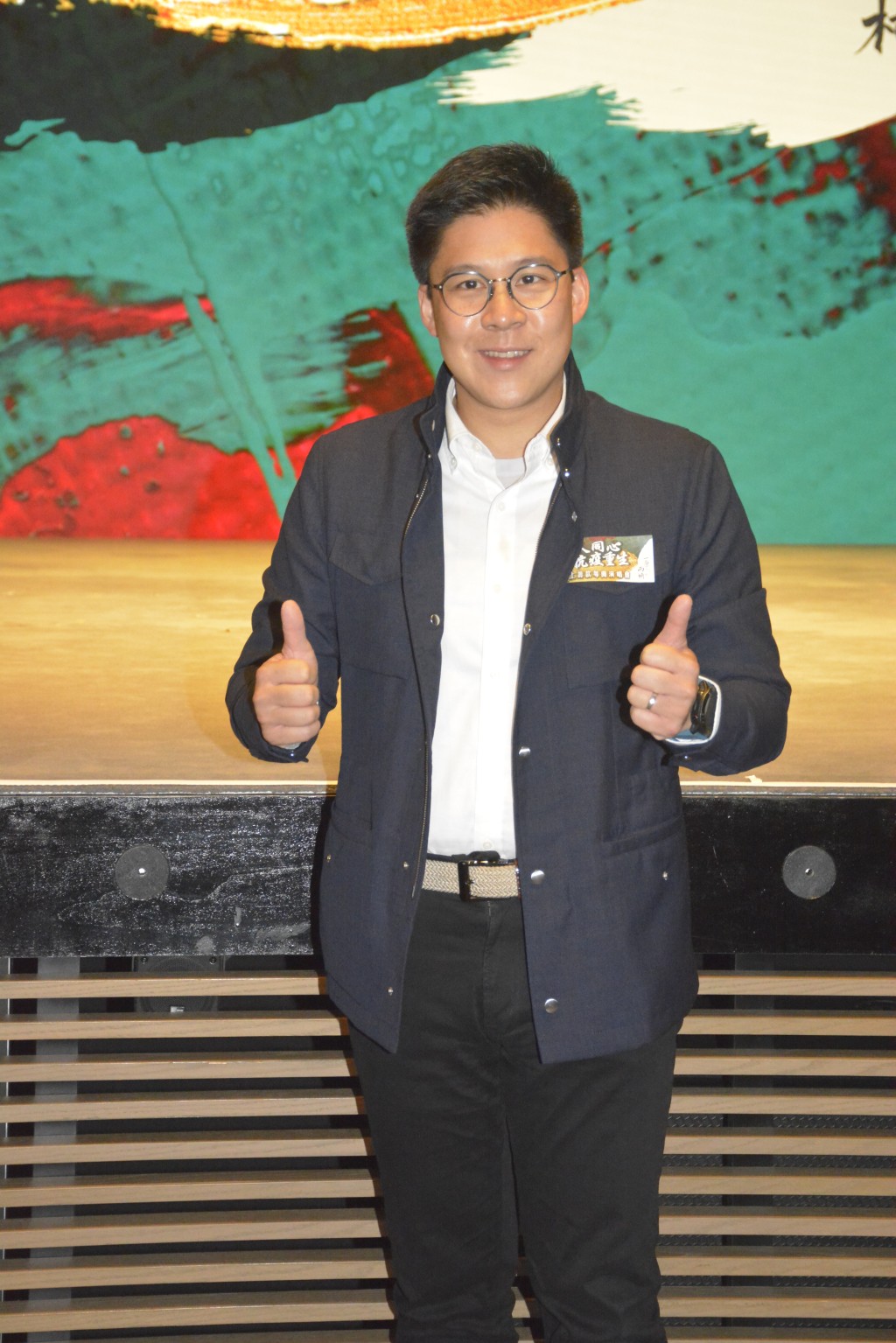 霍啟剛愛做善事。