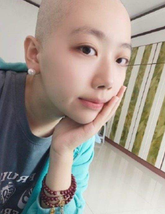 千千罹胃癌病逝年僅25歲。 千千罹胃癌病逝年僅25歲。