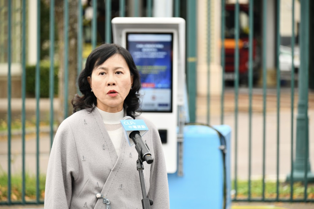 陳美寶表示，很高興見到有來自廣東的車主用家即場使用。