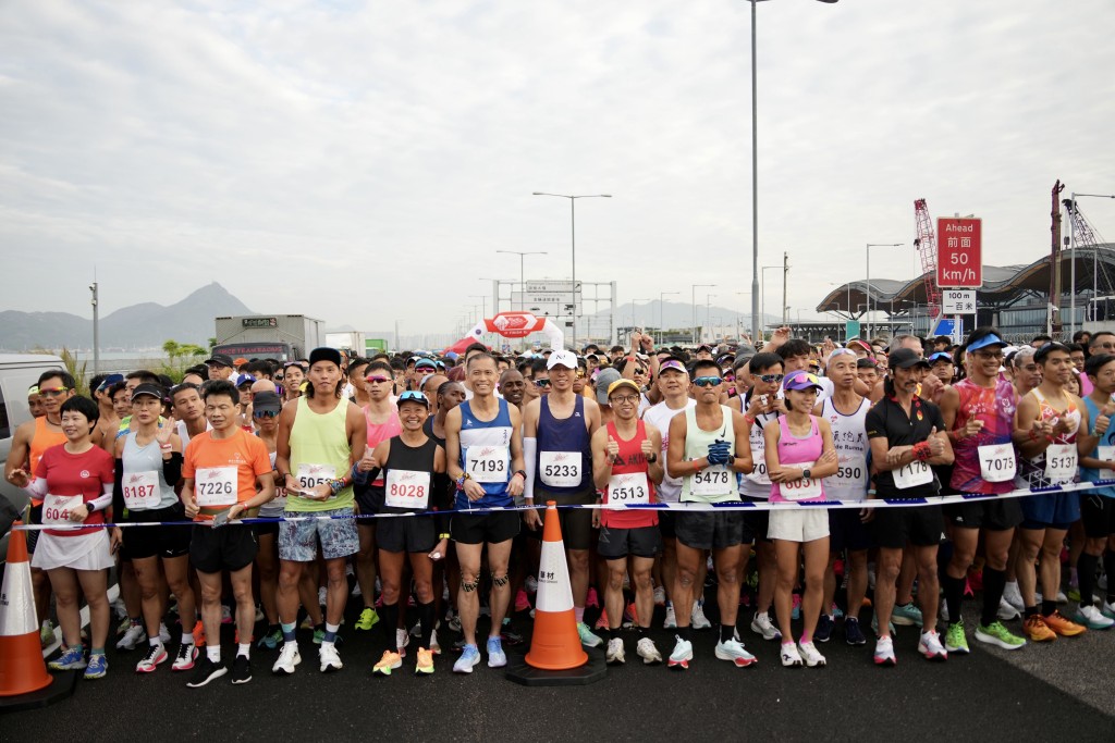 不過首屆港珠澳大橋香港段半馬拉松今早（11月19日）舉行。（蘇正謙攝）
