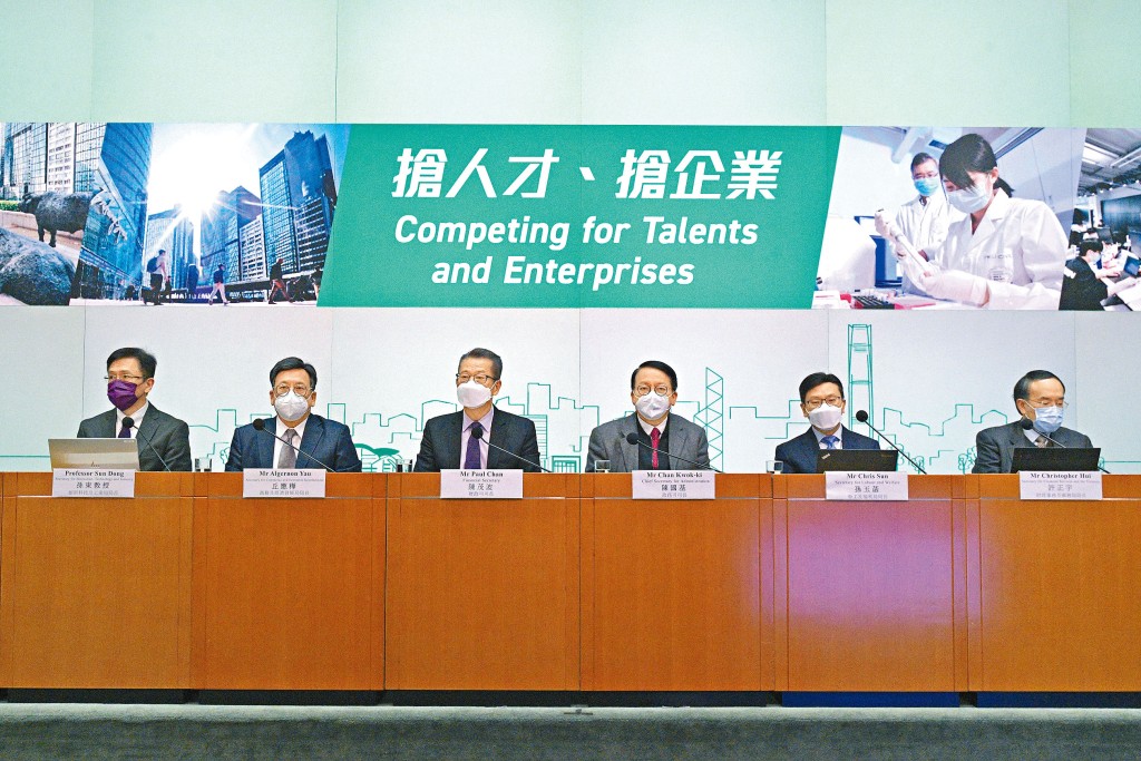 政府公布多項搶人才措施細節，預料相關計畫可補充流失的人才。